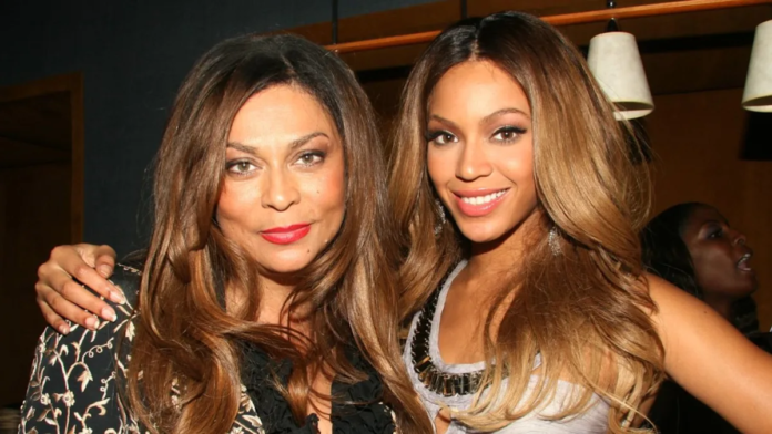 Photo of Beyoncé and her mother Tina Knowles