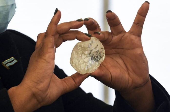 Photo of the biggest diamond discovered in Botswana